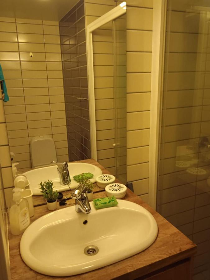 Rimelig Kjellerleilighet Med Parkering - Ahotel No Appartamento Oslo